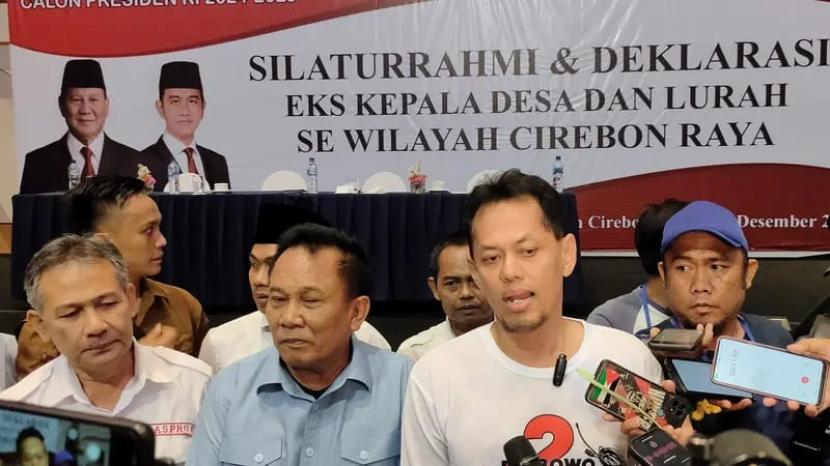Ketua Bappilu DPD Partai Gerindra Jawa Barat (Jabar), Aries Marsudiyanto bersama para eks kades dan lurah se-Cirebon Raya.