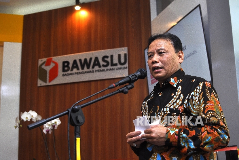 [ilustrasi] Ketua Bawaslu Abhan memberikan sambutan saat peresmian Pojok Pengawasan di gedung Badan Pengawasan Pemilu, Jakarta, Senin (2/10).