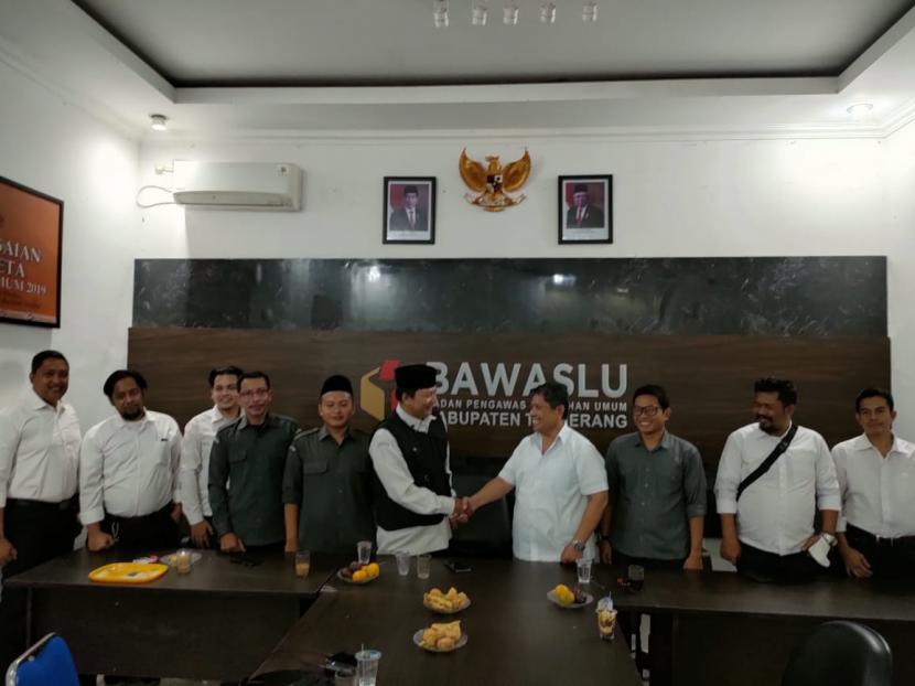 Ketua Bawaslu Kabupaten Tangerang Andi Irawan dan jajaran Polres Metro Tangerang di kantor Bawaslu Kabupaten Tangerang.