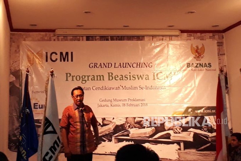 Ketua Bidang Beasiswa ICMI Hanif Saha Ghafur menjelaskan program Beasiswa ICMI Cerdas di Museum Perumusan Naskah Proklamasi, Menteng, Jakarta, pada Jumat (9/2).