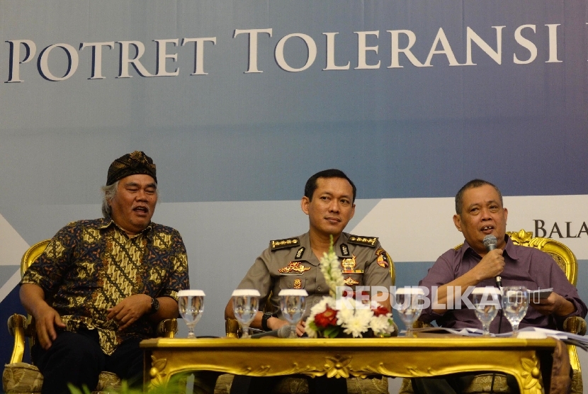 Kepala Biro Penerangan Masyarakat (Karo Penmas) Divisi Humas Polri, Brigjen Awi Setiyono (tengah)