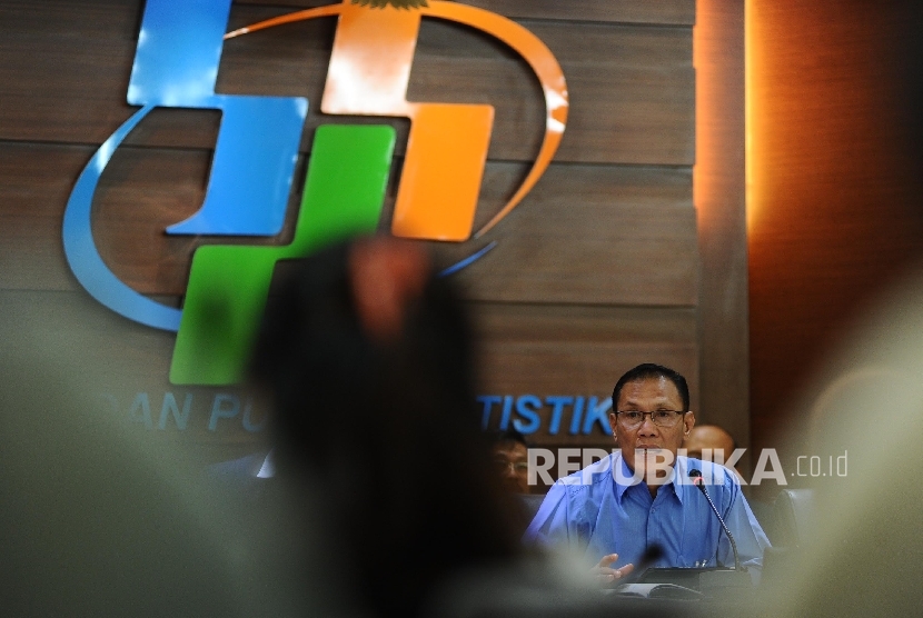  Ketua BPS Suhariyanto berbicara saat konferensi pers di Jakarta, Kamis (16\2). 