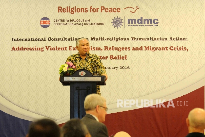 Ketua Centre for Dialogue and Cooperation among Civilisations (CDCC) Din Syamsudin memberikan memberikan sambutannya konsultasi internasional untuk aksi kemanusiaan lintas agama di Jakarta, Selaa (12/1).