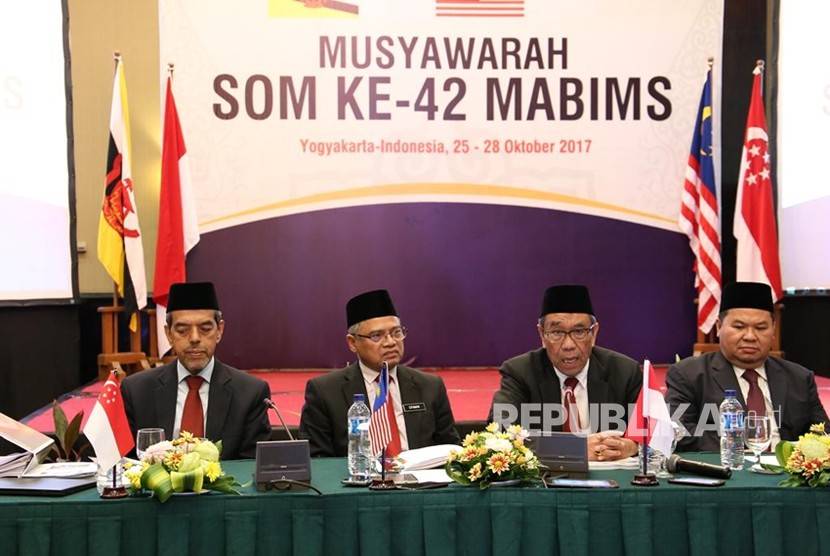 Ketua Delegasi SOM ke-42 Mabims menyampaikan keterangan pers di Yogyakarta