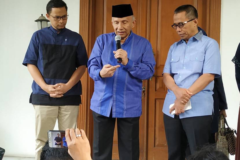 Ketua Dewan Kehormatan Partai Amanat Nasional  (PAN) Amien Rais menggelar konferensi pers merespons pertemuan Prabowo-Jokowi di Jalan Daksa I Nomor 10, Kebayoran Baru, Jakarta, Senin (15/7). 