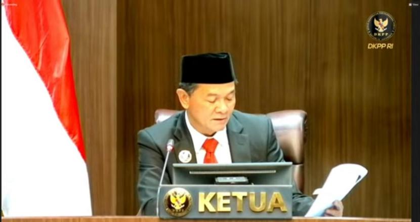 Ketua Dewan Kehormatan Penyelenggara Pemilu (DKPP), Heddy Lugito, saat membacakan putusan sidang perkara Irman Gusman, Rabu (20/3/2024).