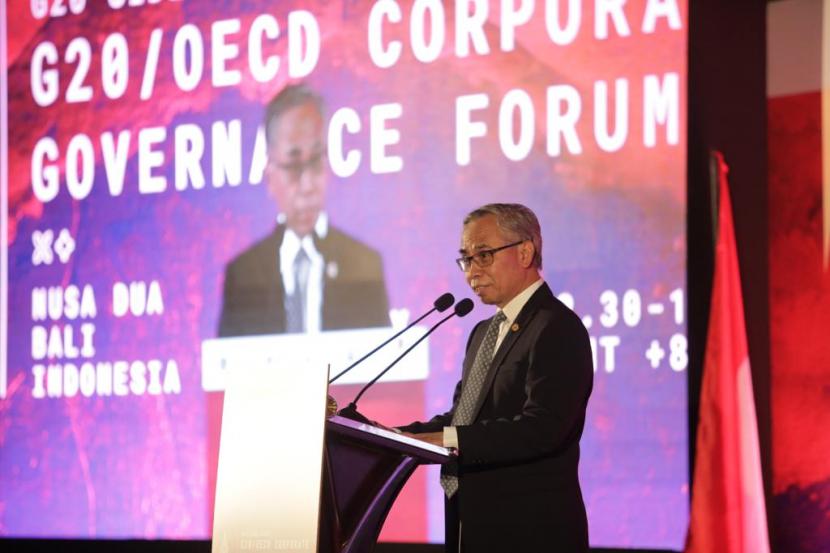  Ketua Dewan Komisioner OJK Wimboh Santoso dalam pembukaan The G20/OECD Corporate Governance Forum yang merupakan side events dari G20 3rd Finance Ministers and Central Bank Governors (FMCBG) Meeting di Bali, Kamis (14/7/2022). 