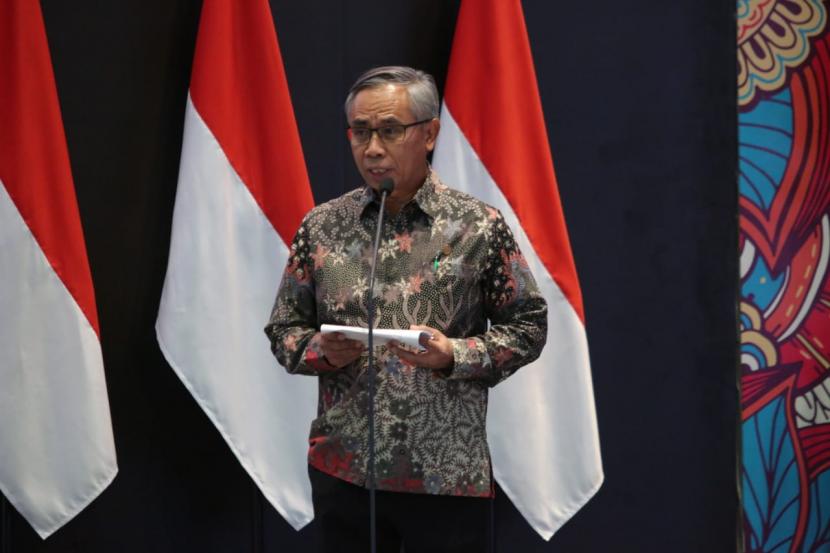 Ketua Dewan Komisioner OJK, Wimboh Santoso, menyampaikan laporan kinerja industri pasar modal dalam seremoni pembukaan perdagangan Bursa Efek Indonesia (BEI) Tahun 2022. 