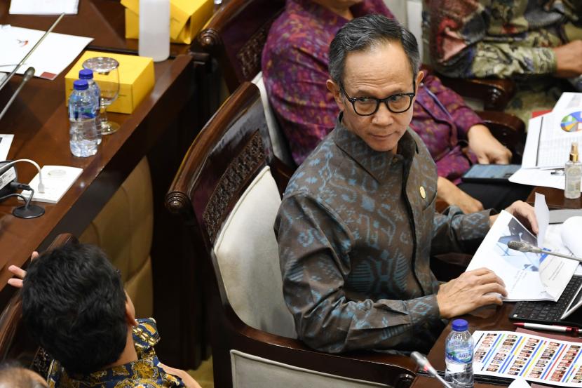 Ketua Dewan Komisioner OJK Mahendra Siregar mengatakan Indonesia sudah berada pada jalur pertumbuhan yang kuat untuk mencapai target tersebut. (ilustrasi).