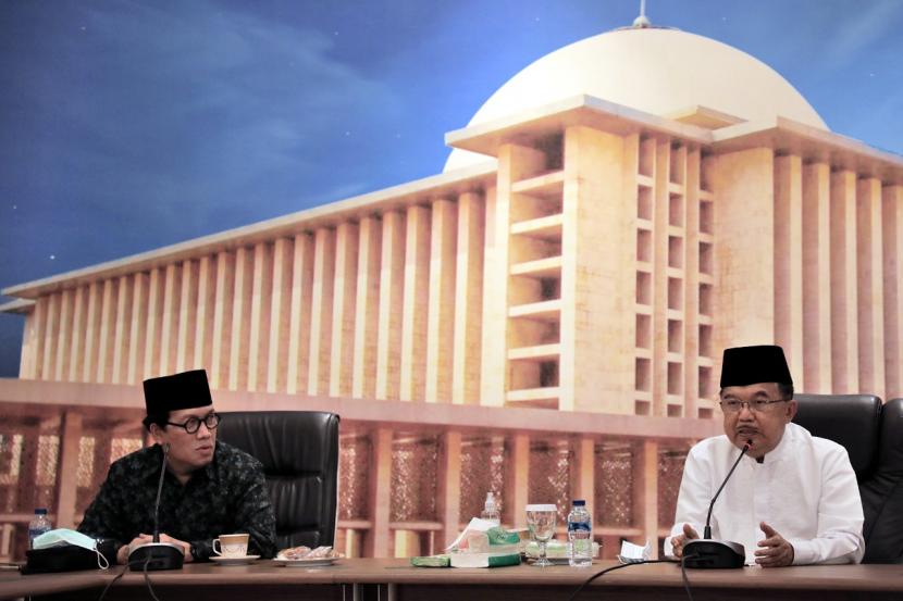 Ketua Dewan Masjid Indonesia (DMI) Jusuf Kalla (JK) menghadiri acara halal bi halal dengan pengurus wilayah DMI se Indonesia melalui Daring di Kantor DMI Jalan Jenggala , Jaksel , jumat (21/05/2021),