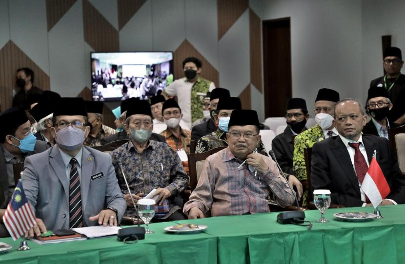 Ketua Dewan Masjid Indonesia Jusuf Kalla saat sambutan dalam Konferensi Internasional Komunitas Masjid Asean Tahun 2022 di Gedung DMI, Jalan Matraman, Jakarta Timur, Rabu (20/7). 