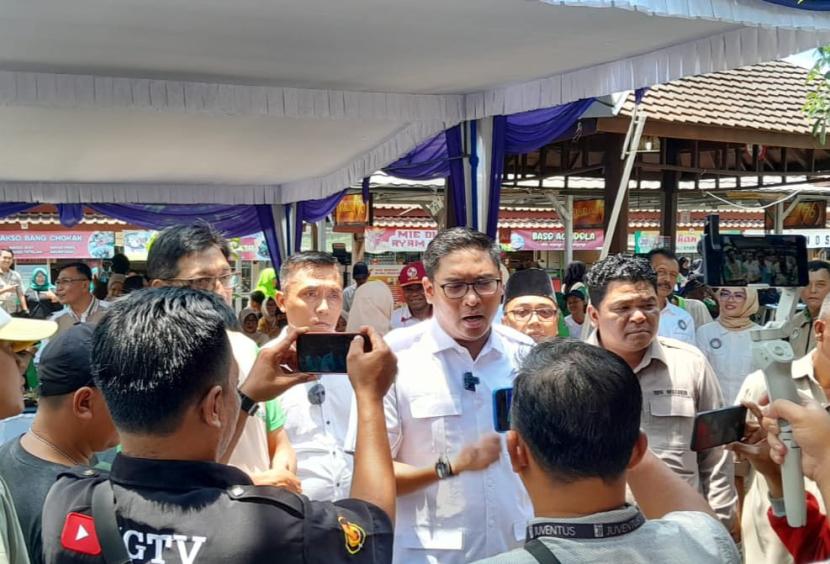 Ketua Dewan Pembina DPP Papera Sudaryono diwawancara usai deklarasi pedagang pasar di Kabupaten Gunungkidul mendukung Prabowo Subianto pada Pilpres 2024.