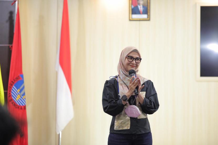 Ketua Dewan Pembina Gekraf Bangka Belitung Melati Erzaldi berbagi motivasi di hadapan mahasiswa UBB.