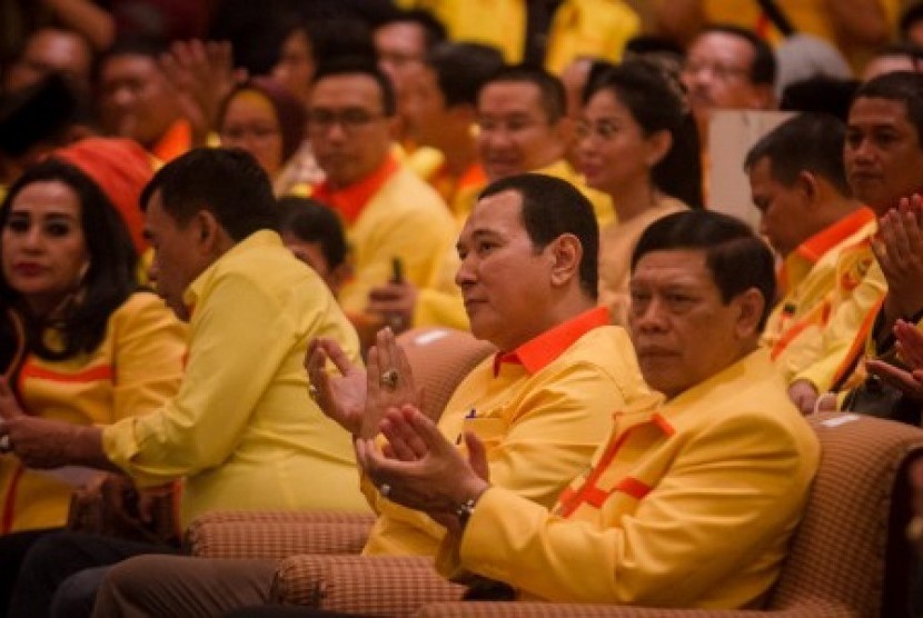 Ketua Dewan Pembina Partai Berkarya Hutomo Mandala Putra atau Tommy Soeharto (kedua kanan) .
