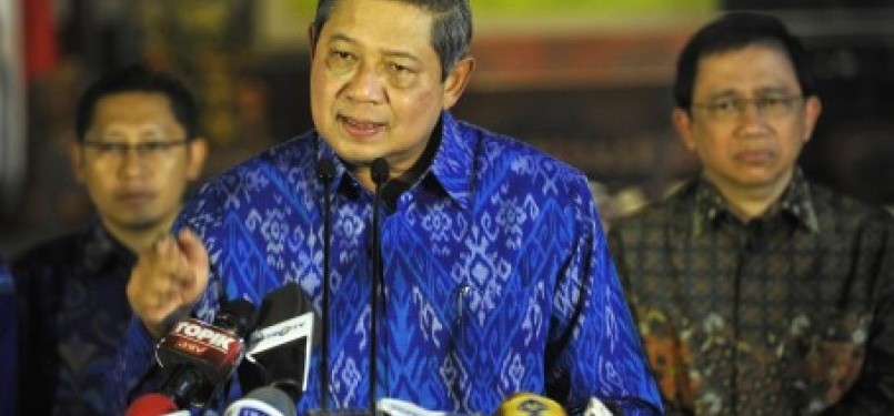 Ketua Dewan Pembina Partai Demokrat Susilo Bambang Yudhoyono didampingi petinggi Partai Demokrat memberikan keterangan kepada wartawan di kediaman presiden di Puri Cikeas, Jabar, beberapa waktu lalu.