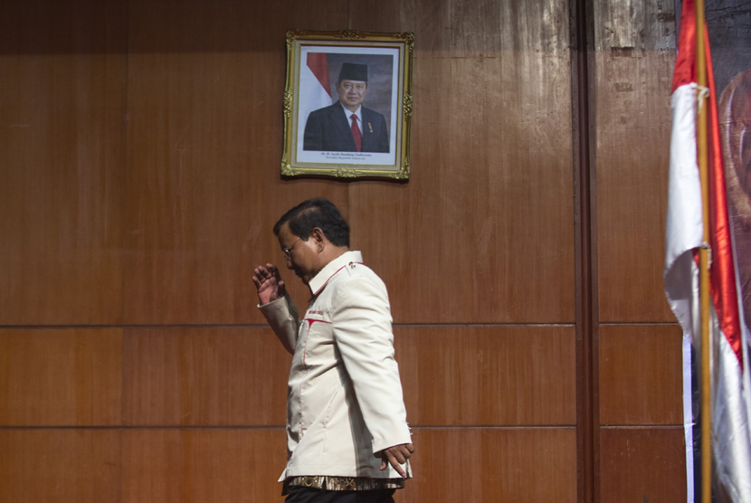  Ketua Dewan Pembina Partai Gerindra Prabowo Subianto berjalan usai memberi pidato dalam Deklarasi Indonesia Bisa di Jakarta, Sabtu (22/3). (Antara/Rosa Panggabean)