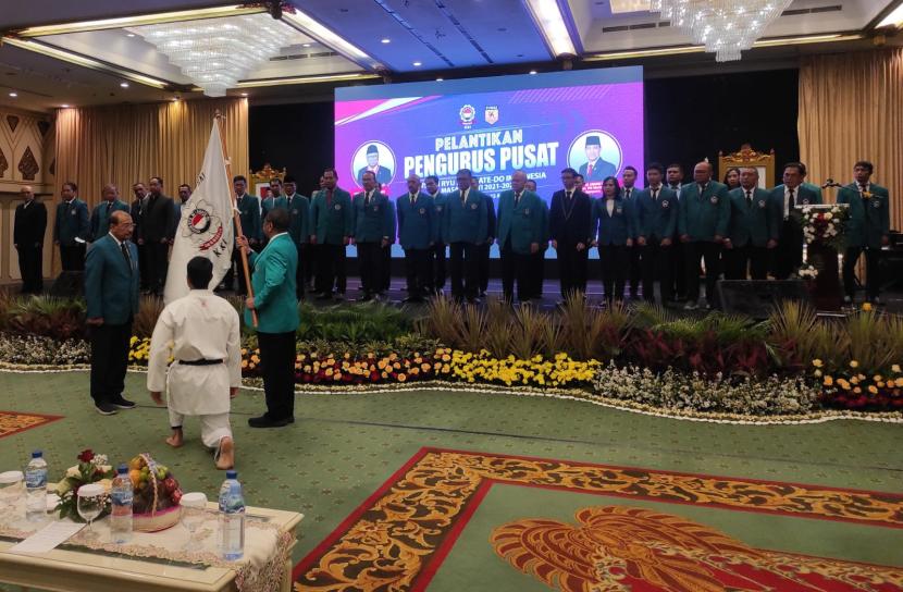 Ketua Dewan Pembina Pengurus Pusat (PP) Kushin Ryu M Karate-Do Indonesia (KKI) Oesman Sapta Odang (OSO) melantik PP KKI periode 2021-2026, Selasa (15/8/2023).