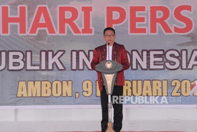 Ketua Dewan Pers Yoseph Adi Prasetyo memberi sambutan saat acara puncak perayaan Hari Pers Nasional (HPN) 2017 di lapangan Tantui, Ambon, Maluku, Kamis (9/2). 