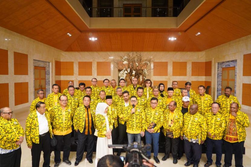 Ketua Dewan Perwakilan Daerah (DPD) Golkar di seluruh Indonesia menyatakan menolak Musyawawah Luar Biasa (Munaslub) dan akan berada di bawah satu komando kepemimpinan Ketua Umum DPP Partai Golkar Airlangga Hartanto.