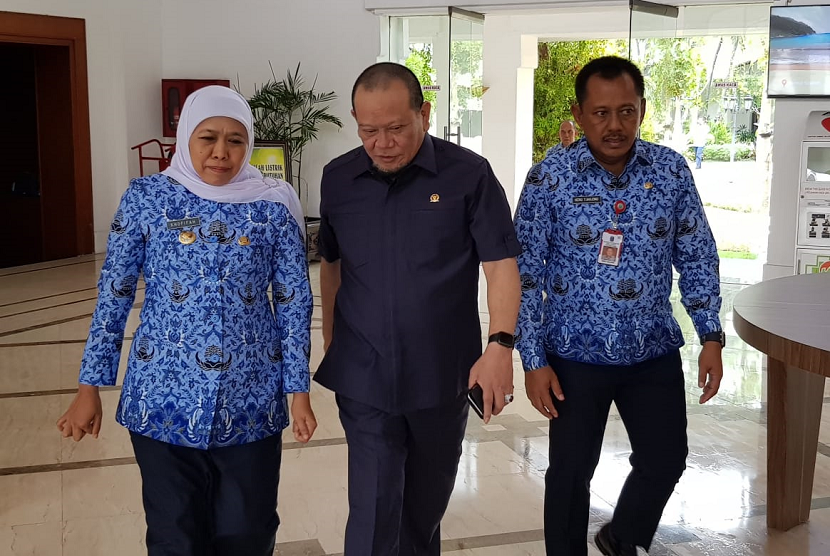 Ketua Dewan Perwakilan Daerah (DPD) RI La Nyalla Mahmud Mattalitti menyatakan berkomitmen untuk mendukung Peraturan Presiden (Perpres) Nomor 80 Tahun 2019 tentang Percepatan Pembangunan Ekonomi di wilayah Jawa Timur (Jatim).