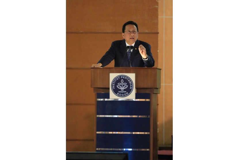 Ketua Dewan Perwakilan Daerah Republik Indonesia (DPD RI), Irman Gusman menyampaikan orasi ilmiah pada Sidang Terbuka Dies Natalis ke-52 Institut Pertanian Bogor (IPB), di Graha Widya Wisuda, Kampus IPB, Jalan Raya Darmaga, Bogor, Rabu (2/9).