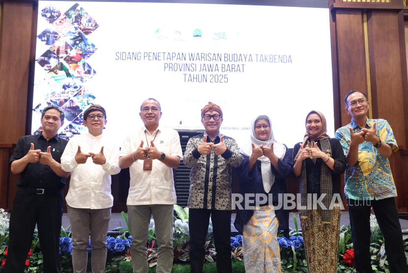 Ketua Dewan Perwakilan Rakyat Daerah (DPRD) Provinsi Jawa Barat Buky Wibawa usai acara sidang penetapan WBTb Provinsi Jawa Barat Tahun 2025 di Kota Bandung.