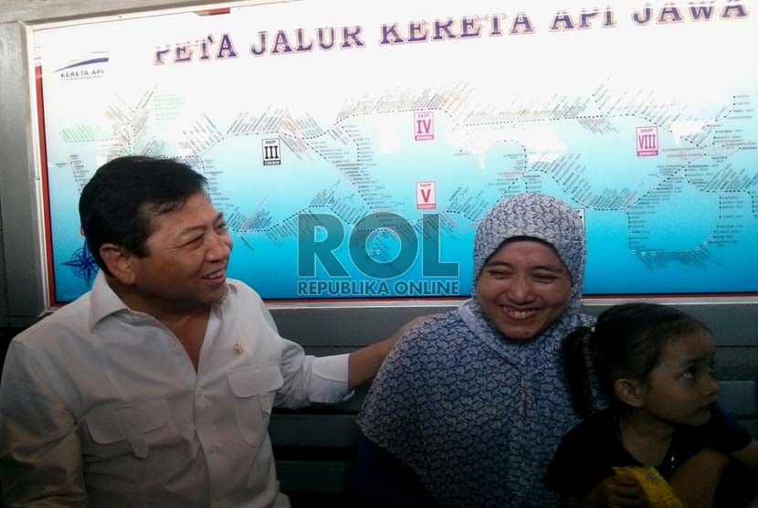 Ketua Dewan Perwakilan Rakyat (DPR RI) Setya Novanto meninjau langsung persiapan arus mudik di Stasiun Senen, Jakarta Pusat, Selasa (7/7).