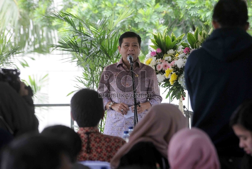 Ketua Dewan Perwakilan Rakyat (DPR) Setya Novanto memberikan sambutannya saat meresmikan fasilitas umum di kompleks Parlemen Senayan, Jakarta., Jumat (6/2).(Republika/Agung Supriyanto)