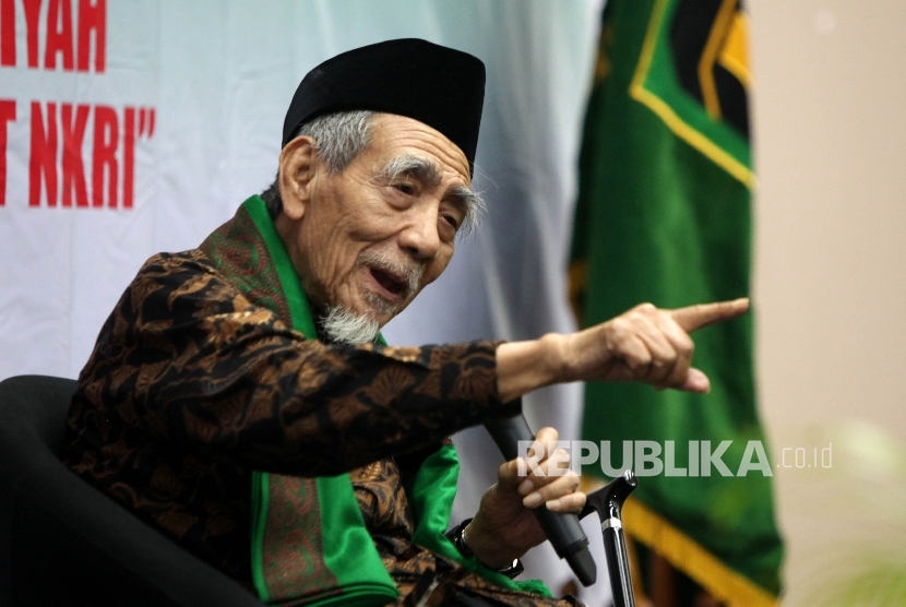 Ketua Dewan Syuro PPP Maimun Zubair menyampaikan pidato sambutannta pada pembukaan Rapimnas II tahun 2017 PPP di Jakarta, Selasa (23/5).