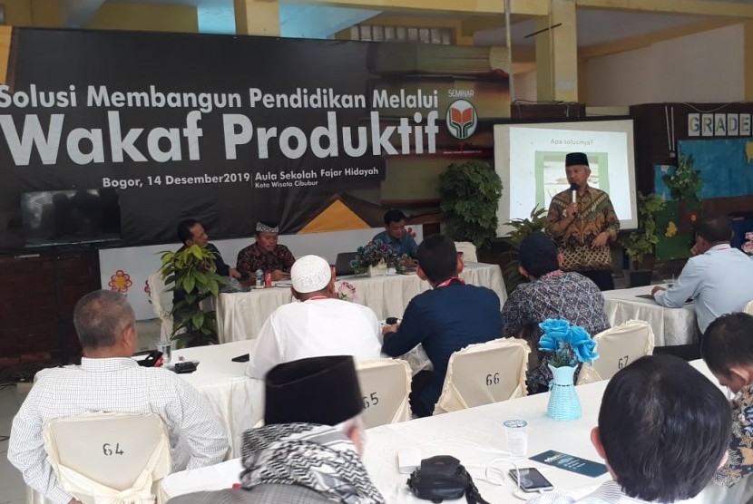 Ketua Divisi Pembinaan dan Pemberdayaan Badan Wakaf Indonesia (BWI), Hendri Tanjung saat menjadi pembicara seminar bertema 