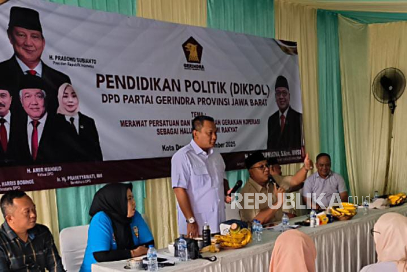 Ketua DPC Gerindra Depok, Pradi Supriatna  dalam kegiatan Pendidikan Politik yang digelar di Kelurahan Kukusan, Kecamatan Beji, Kota Depok, akhir pekan kemarin.
