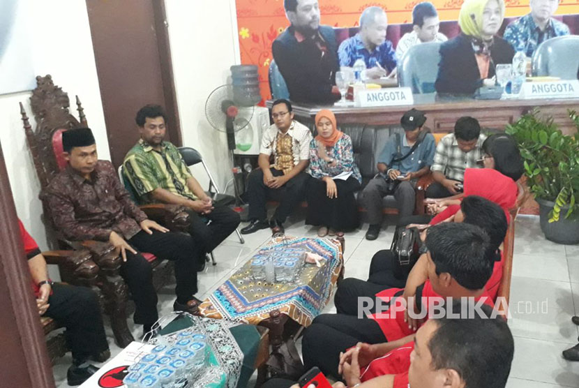 Suasana pendaftaran partai politik (ilustrasi)