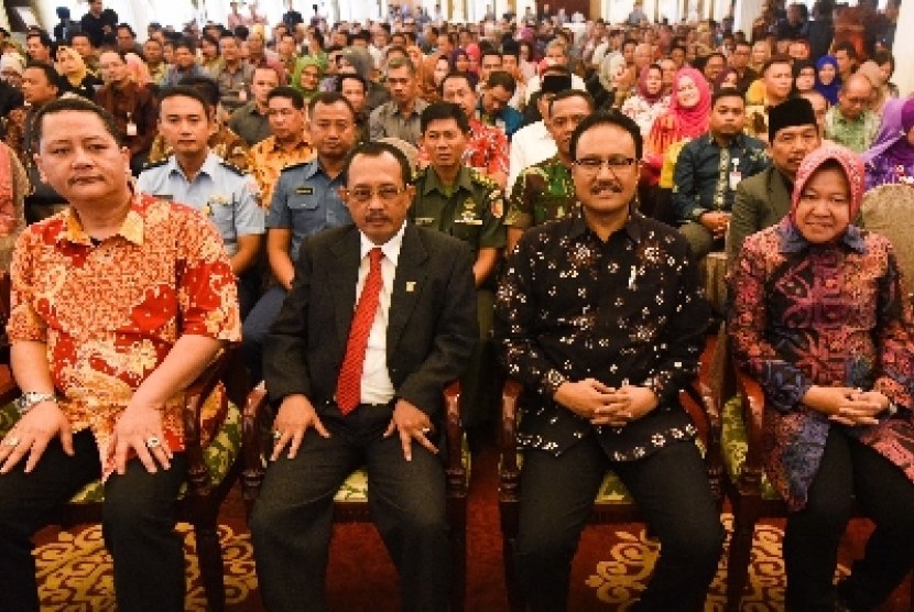 Ketua DPC PDIP Surabaya dan Wakil Wali Kota Surabya Wisnu Sakti Buana (kiri).