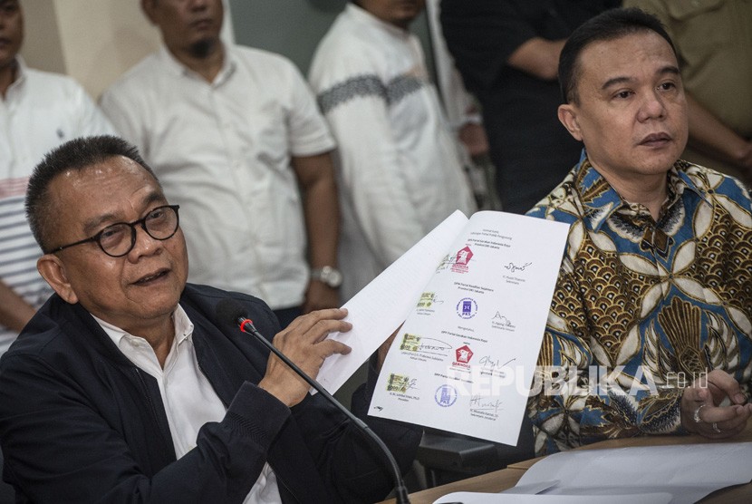 Ketua DPD Gerindra DKI Jakarta Muhammad Taufik (kiri)
