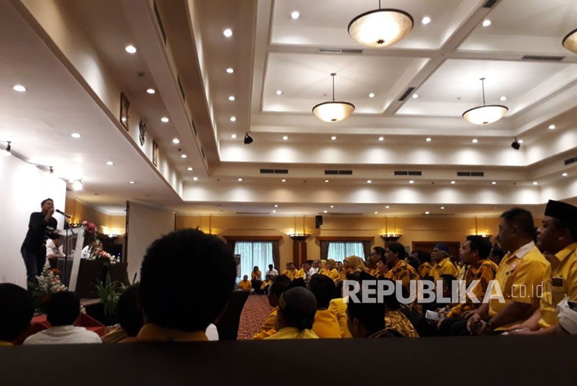 Ketua DPD Golkar Jabar Dedi Mulyadi, saat memberikan pembekalan terhadap ribuan bacaleg, di Kabupaten Purwakarta, Rabu (21/2).