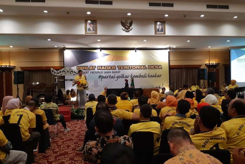 Ketua DPD Golkar Jabar Dedi Mulyadi saat paparan dihadapan ribuan kader Golkar mengenai teritorial desa, di Aula Hotel Plaza Indonesia, Purwakarta, Jumat malam (3/8).