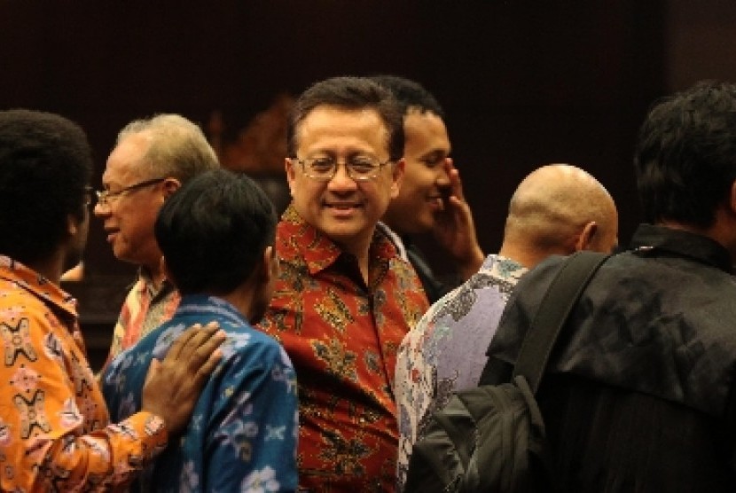 Chief of DPD, Irman Gusman (center)