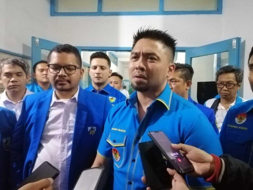 Ketua DPD KNPI Jawa Barat Ridwansyah Yusuf (kiri), mendampingi Ketua Umum DPP KNPI Ryano Panjaitan.