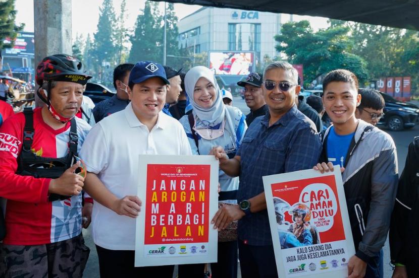 Ketua DPD PAN Kota Bandung M Rasyid Rajasa bersama Menteri BUMN Erick Thohir melakukan jalan santai di sekitar wilayah Dago, Kota Bandung, belum lama ini.