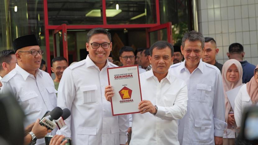 Ketua DPD Partai Gerindra Jateng, Sudaryono bersama cagub Jateng Komjen Ahmad Luthfi di kantor DPP Partai Gerindra, Jakarta Selatan, Jumat (23/8/2024).