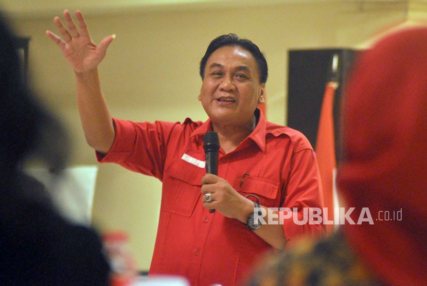 Ketua DPD PDIP Jawa Tengah Bambang Wuryanto menggembleng struktural DPC PDIP Kabupaten Semarang, Selasa (31/10) malam. Kegiatan ini merupakan persiapan PDIP menuju pilgub Jawa Tengah tahun 2018.