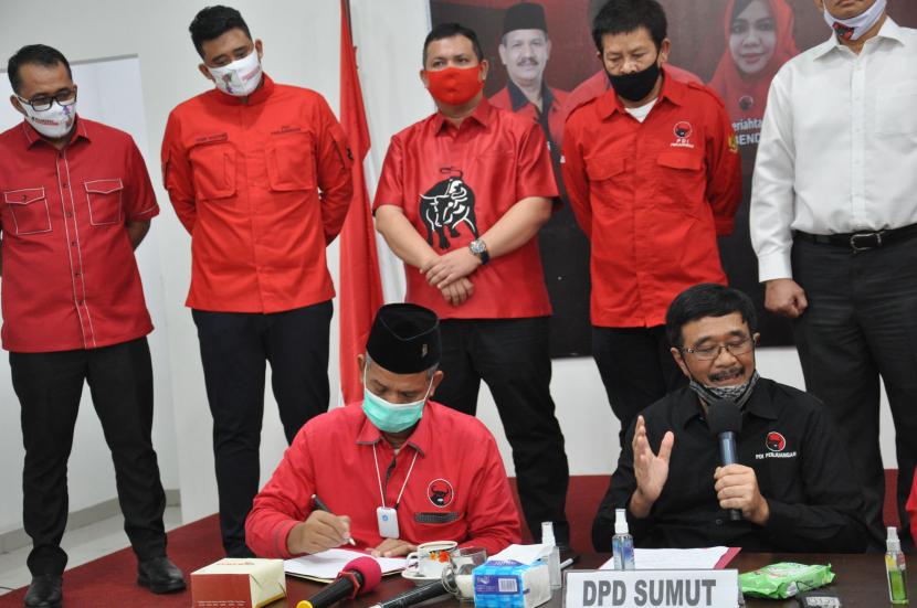 Ketua DPD PDIP Sumut Djarot Saiful Hidayat (kanan)