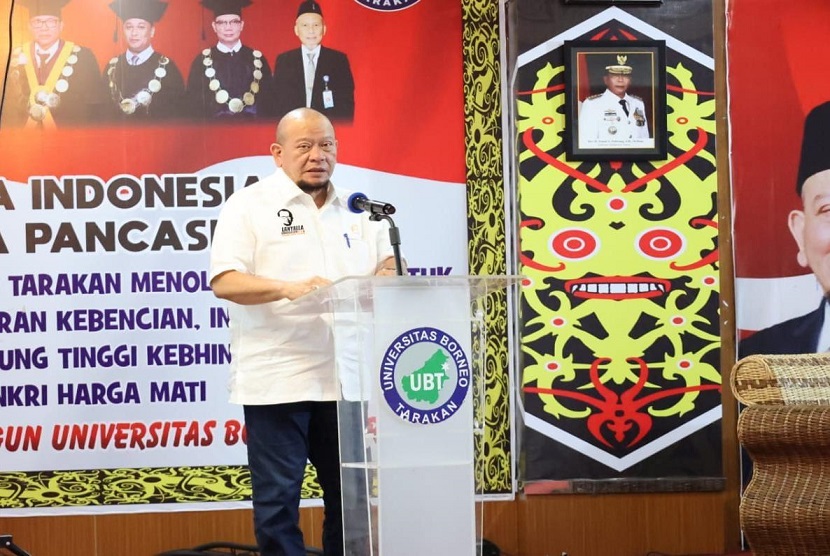 Ketua DPD RI, AA LaNyalla Mahmud Mattalitti, membahas mengenai pentingnya Alur Laut Kepulauan Indonesia (ALKI) II saat memberikan keynote speech dalam Focus Group Discussion yang digelar Universitas Borneo Tarakan, Kalimantan Utara, Selasa (25/5).