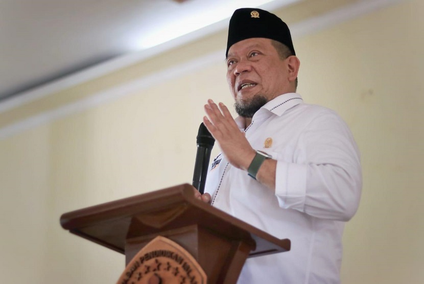 Ketua DPD AA LaNyalla Mahmud Mattalitti mengucapkan selamat kepada KH Yahya Cholil Staquf yang resmi terpilih sebagai ketua umum Pengurus Besar Nahdlatul Ulama (PBNU) periode 2021-2026. (Foto: AA LaNyalla Mahmud Mattalitti)