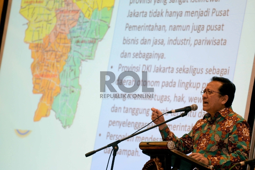 Ketua DPD RI Irman Gusman memberikan sambutan saat pembukaan Rakorda di Jakarta, Kamis (12/11).  (Republika/Wihdan)