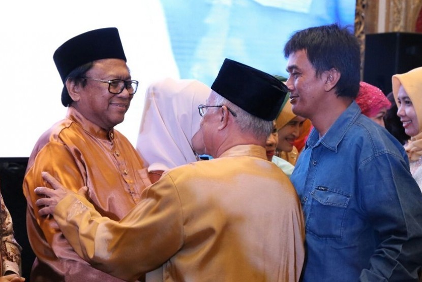 Ketua DPD RI Oesman Sapta gelar silaturahmi dan halal bihalal bersama Ikatan Keluarga Kalimantan Barat (IKKB) se-Jabodetabek di kediaman Oesman Sapta Kuningan, Jakarta(28/7).