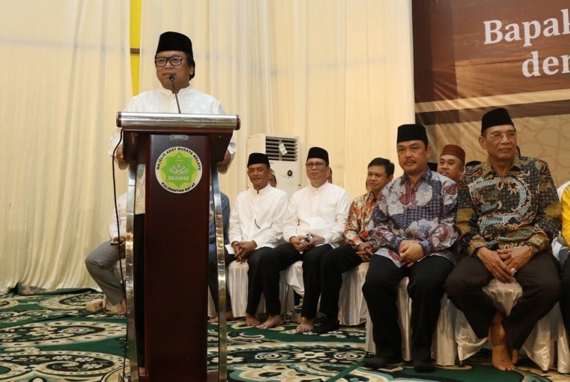 Ketua DPD RI Oesman Sapta, Sabtu (17/6) lalu, menyelenggarakan acara buka bersama masyarakat dan tokoh Pontianak di Rumah Adat Melayu