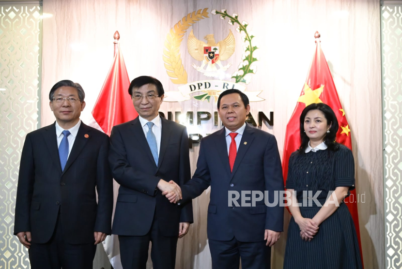 Ketua DPD Sultan Baktiar Najamudin menerima kunjungan Ketua Parlemen China, Wang Huning bersama delegasi lainnya. 