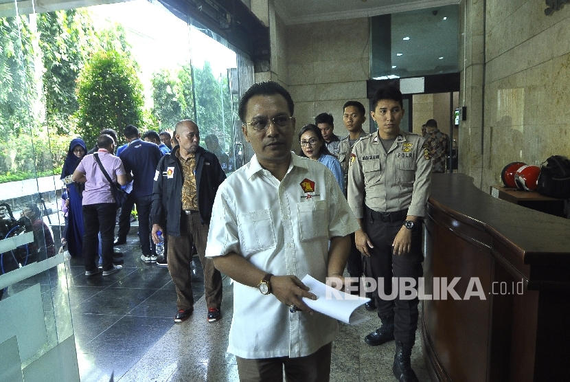 Ketua DPP Partai Gerindra Iwan Sumule melakukan pelaporan atas Pencemaran Nama Baik di Kantor Bareskrim Mabes Polri, Kompleks Gedung KKP, Gambir, Jakarta Pusat, Jumat (4/8). 