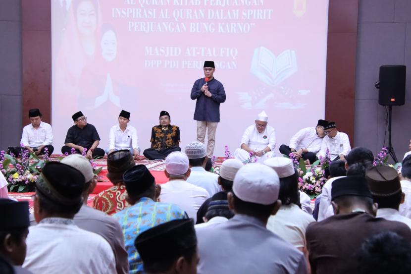 Ketua DPP PDI Perjuangan Ahmad Basarah, saat menghadiri peringatan Nuzulul Quran yang diselenggarakan Barmusi PDI Perjuangan.